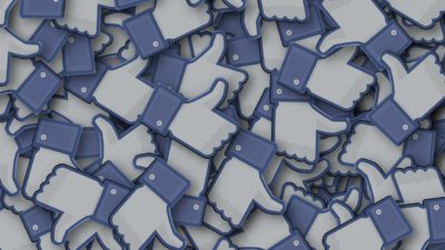 En stor hög med facebook gilla-tummar