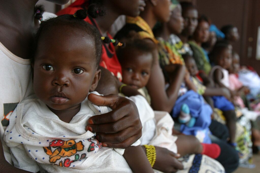 Barn som blir vaccinerade mot Polio
