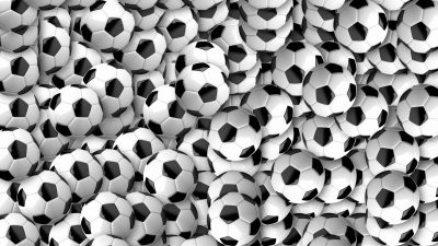 Många fotbollar.